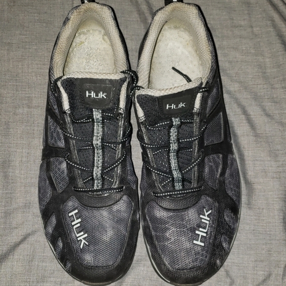 huk attack fishing shoes for men